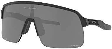 Правоъгълни слънчеви очила Oakley Men ' s OO9463A Sutro Lite с ниска качване на борда падна на носа си, Фотохромичните, Матиран Въглерод /от прозрачен до черно, 39 мм