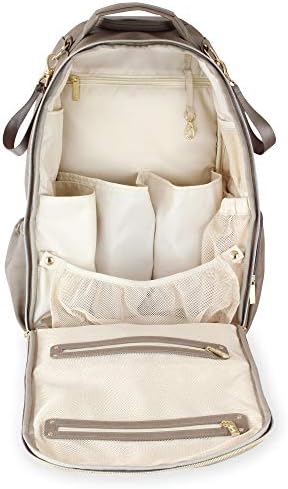 Itzy Ritzy – Чанта за памперси Boss Backpack Голям капацитет, С Джобове за бутилки, подложка за промяна на тампон, скоби за бебешки колички и Удобни презрамки на раница, Ванила