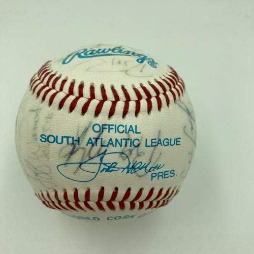 На 1990-те години с Екипа на Хагерстаун Санс Торонто Блу Джейс Подписа Договор с по-ниска Бейзболна лига - Бейзболни