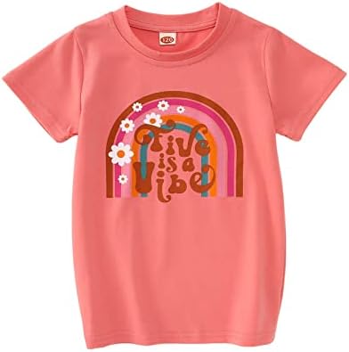 IZYJOY/Тениска за Рожден Ден за момичета 5th Birthday Young Five is A Настроението в Ретро стил С Писмото Принтом, Унисекс Тениска За Рожден Ден, Съоръжения